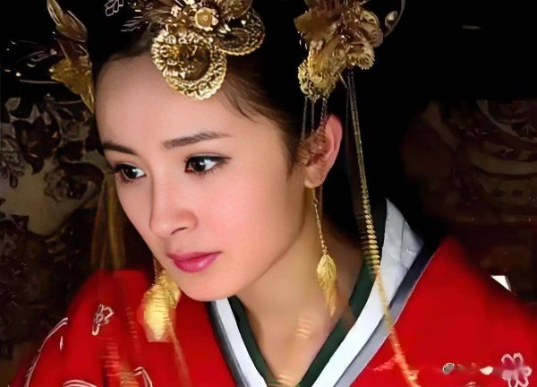 如何杠杆炒股 被骂像“公公帽”？杨幂新剧造型翻车，剧组：这是北魏文物复刻！